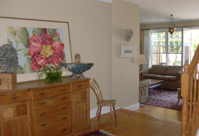Rosa S Bed And Breakfast | Kingston | Ontario | Canada 3