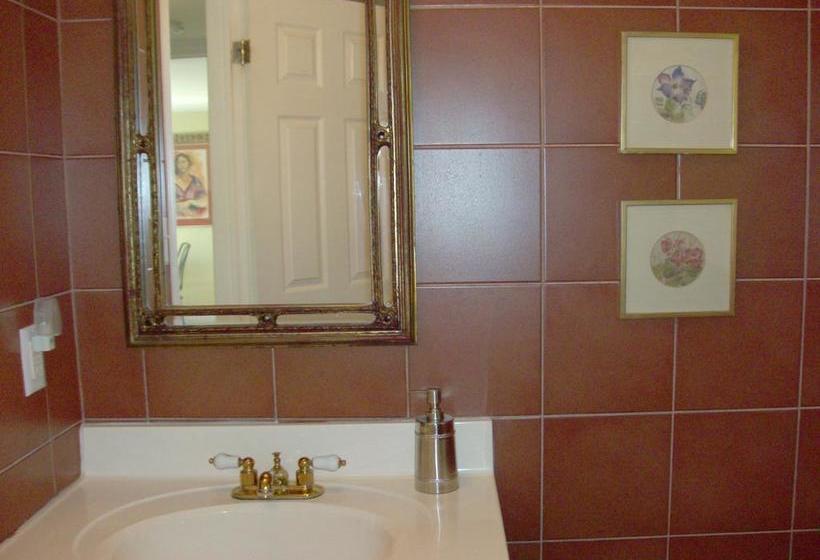 Rosa S Bed And Breakfast | Kingston | Ontario | Canada 4