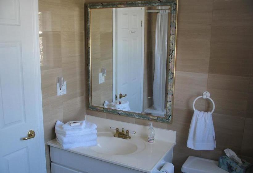 Rosa S Bed And Breakfast | Kingston | Ontario | Canada 8