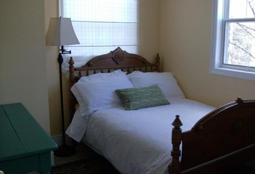 Rosa S Bed And Breakfast | Kingston | Ontario | Canada 9