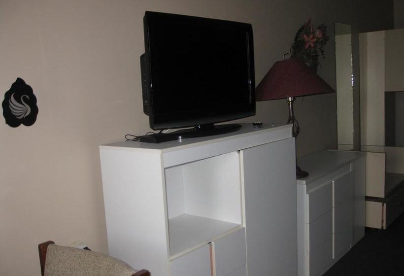 Motel Populaire | Trois Rivieres | Quebec | Canada 6