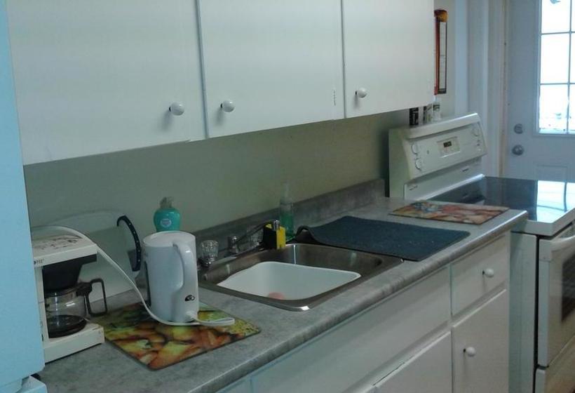 Newman House Hostel | Saint John | New Brunswick | Canada 13