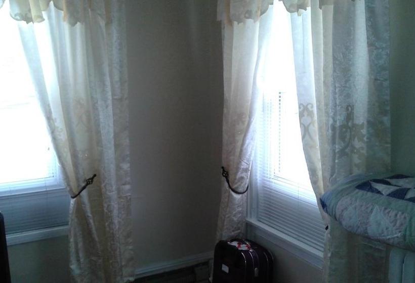 Newman House Hostel | Saint John | New Brunswick | Canada 17