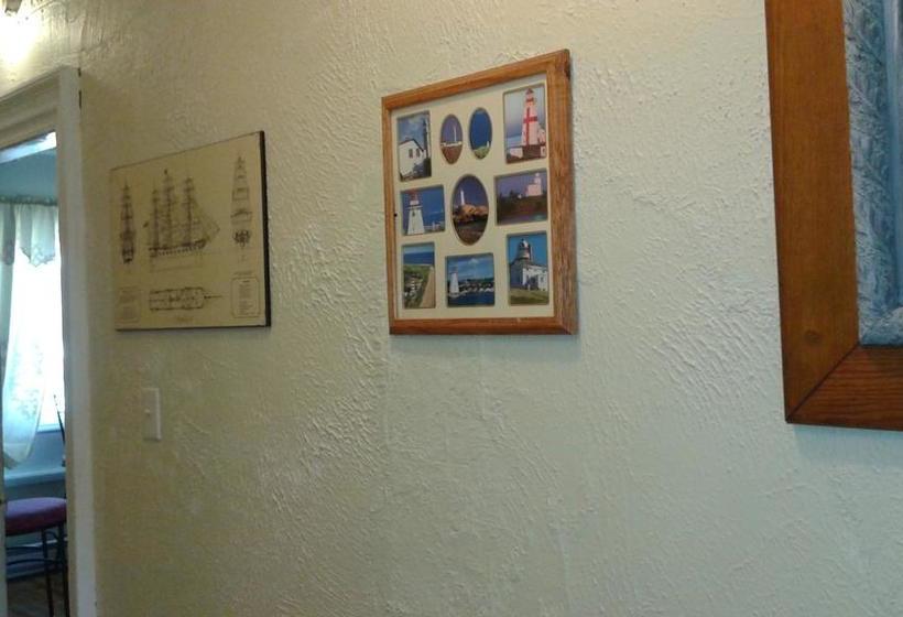 Newman House Hostel | Saint John | New Brunswick | Canada 20