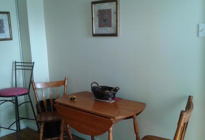 Newman House Hostel | Saint John | New Brunswick | Canada 3