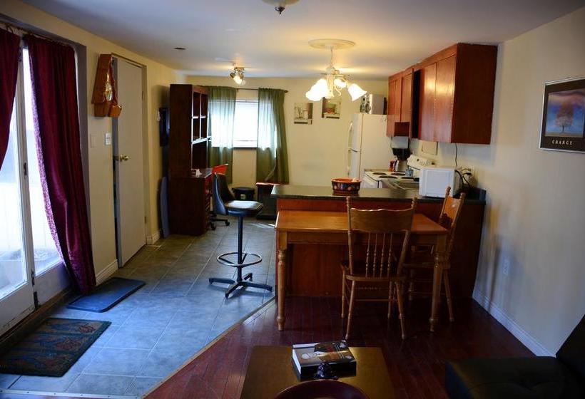 Newman House Hostel | Saint John | New Brunswick | Canada 5