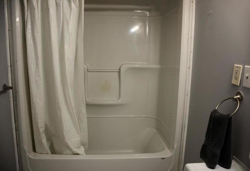 Newman House Hostel | Saint John | New Brunswick | Canada 7