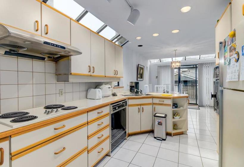 Vancouver Dunbar Bed And Breakfast | Vancouver | British Columbia | Canada 10