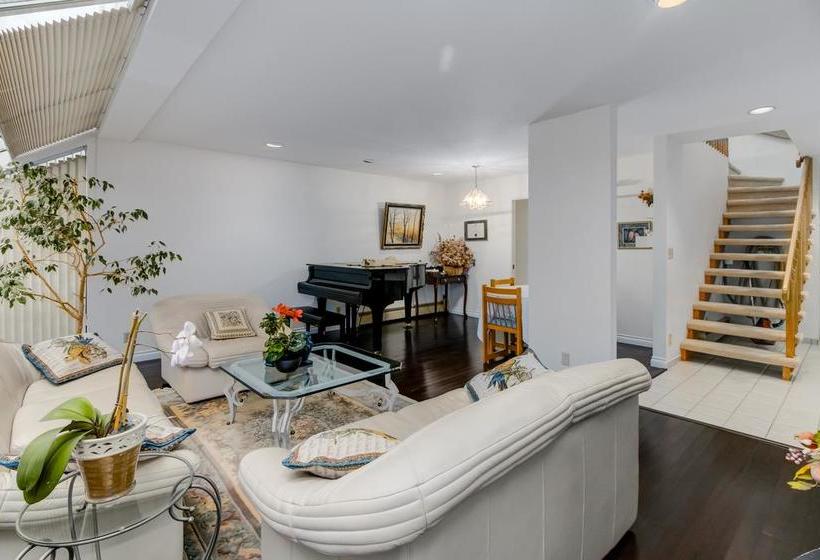 Vancouver Dunbar Bed And Breakfast | Vancouver | British Columbia | Canada 11