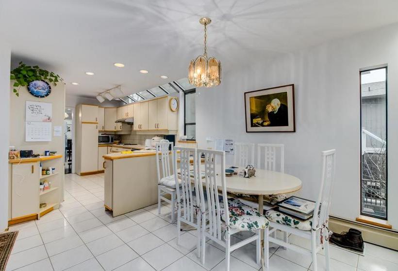 Vancouver Dunbar Bed And Breakfast | Vancouver | British Columbia | Canada 8