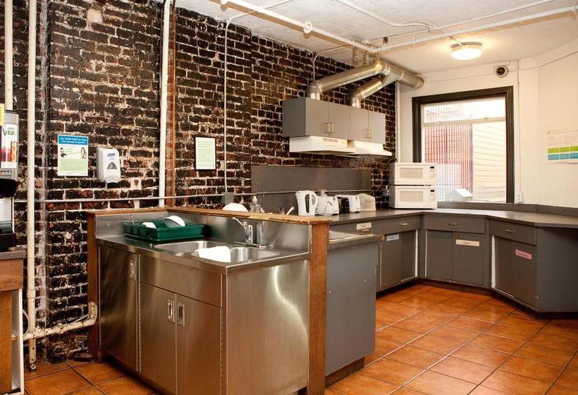 Hostel Hi Vancouver Central | Vancouver | British Columbia | Canada 16