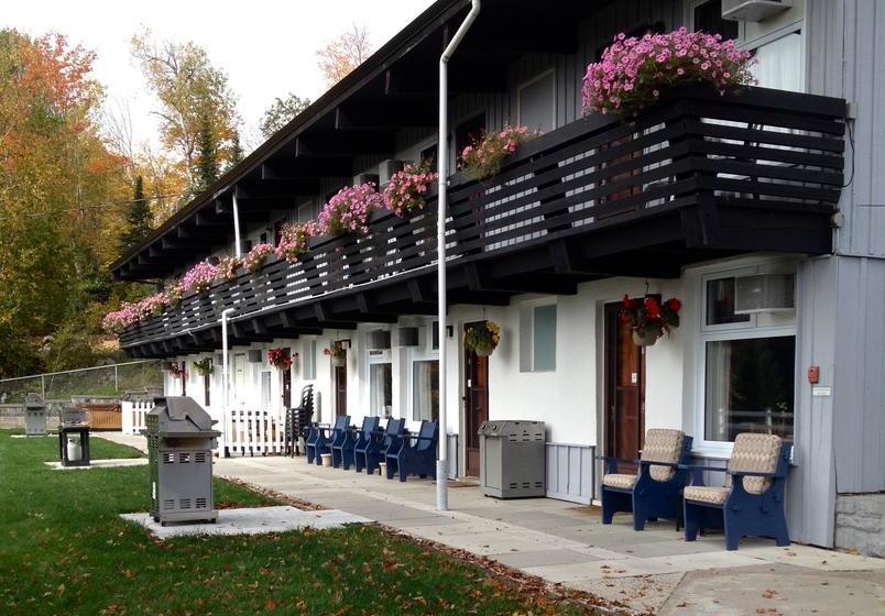 Lakeview Motel | Haliburton | Ontario | Canada 1