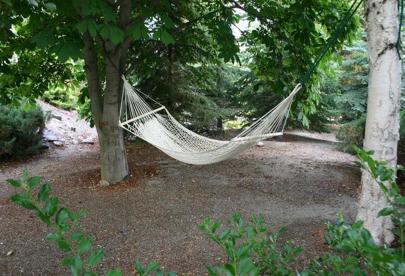 Quails Quest Bed & Breakfast | West Kelowna | British Columbia | Canada 2