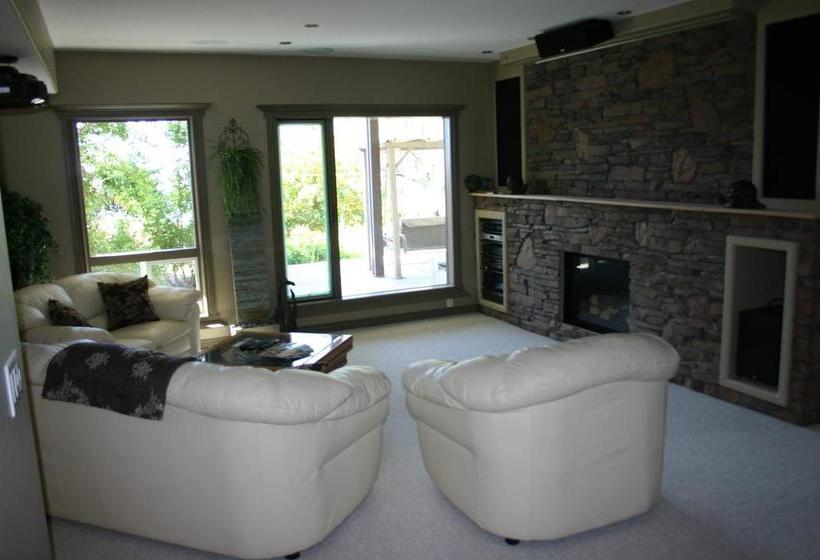 Quails Quest Bed & Breakfast | West Kelowna | British Columbia | Canada 7