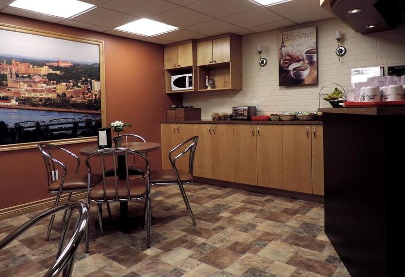 Hotel Auberge Centre Ville | Saguenay | Quebec | Canada 19