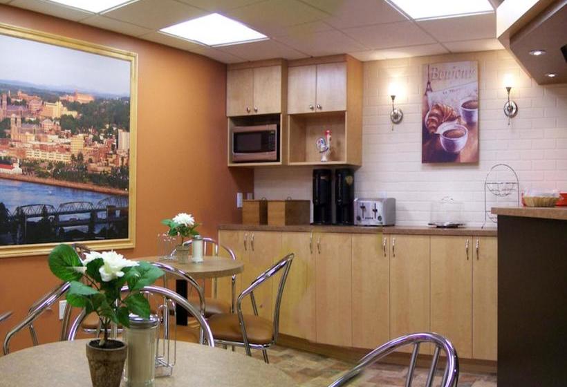 Hotel Auberge Centre Ville | Saguenay | Quebec | Canada 7