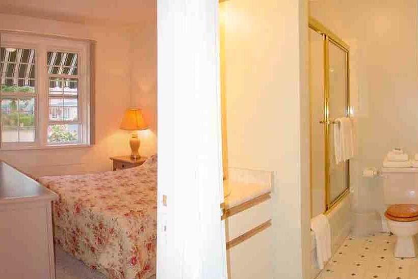 Hotel Buena Vista By The Sea | Qualicum Beach | British Columbia | Canada 13