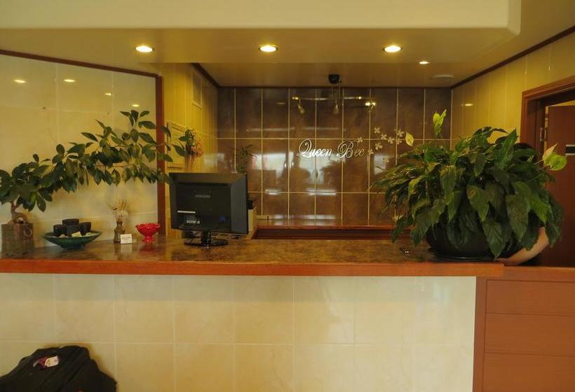 Hotel Queen Bee Winnipeg Manitoba