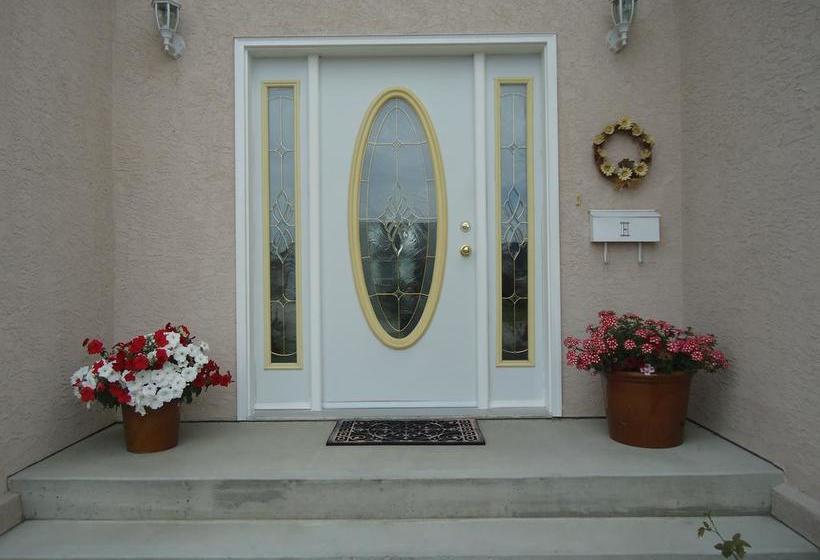 Swisshouse Bed & Breakfast | Penticton | British Columbia | Canada 3