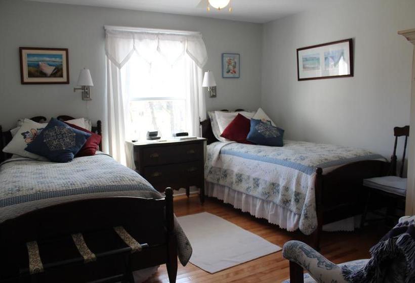 Warn House Bed And Breakfast | Summerside | Prince Edward Island | Canada 14