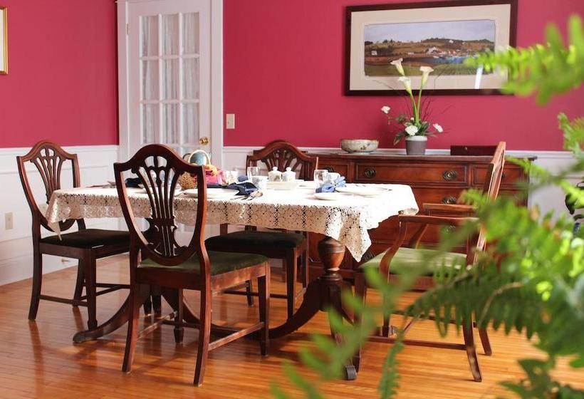 Warn House Bed And Breakfast | Summerside | Prince Edward Island | Canada 4