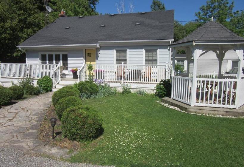 Carbonnel Bed And Breakfast