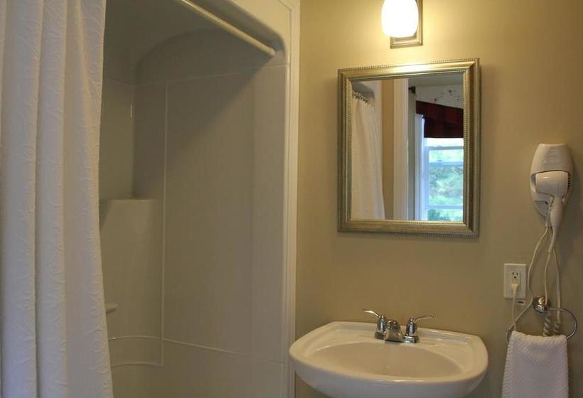 Tulips And Thistle B&b | Truro | Nova Scotia | Canada 16