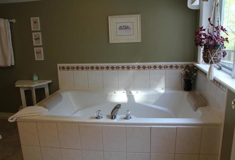 Tulips And Thistle B&b | Truro | Nova Scotia | Canada 19