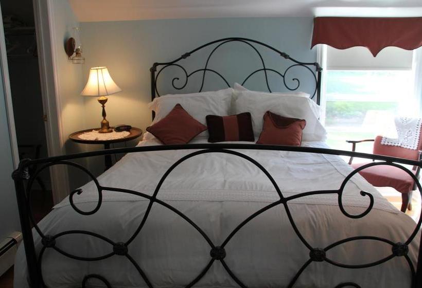 Tulips And Thistle B&b | Truro | Nova Scotia | Canada 20