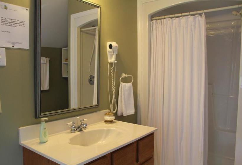 Tulips And Thistle B&b | Truro | Nova Scotia | Canada 5