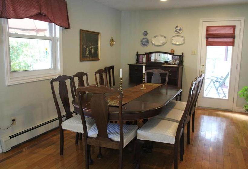 Tulips And Thistle B&b | Truro | Nova Scotia | Canada 6