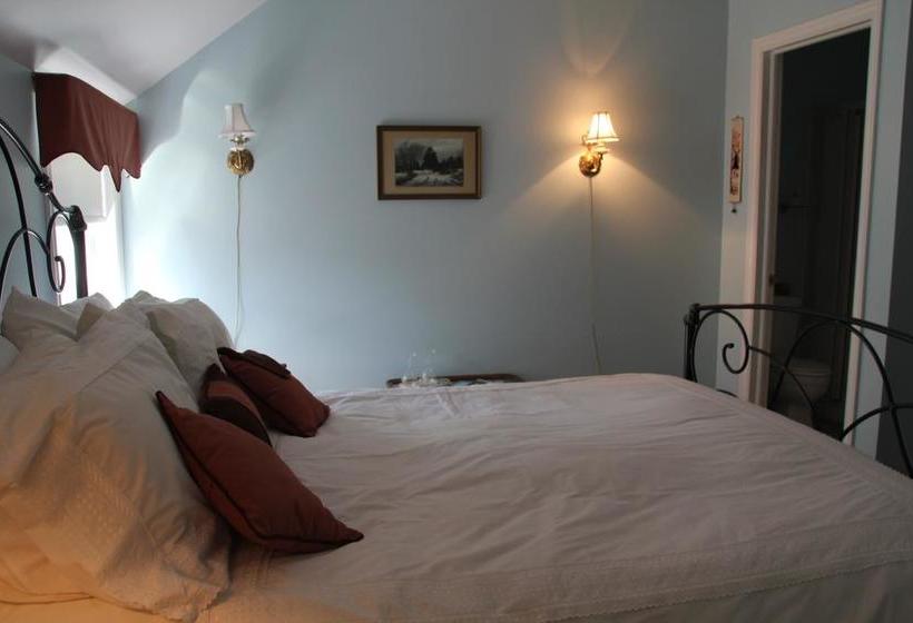 Tulips And Thistle B&b | Truro | Nova Scotia | Canada 9