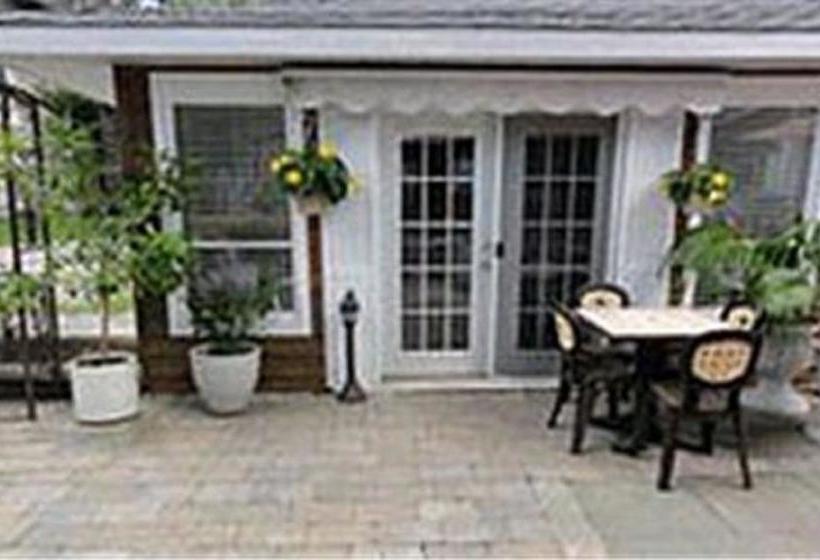 Bed and Breakfast 1875 A Charters Inn | Midland | Ontario | Canada 2