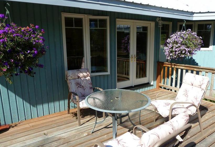 Kerstins Chalet Bed & Breakfast | Valemount | British Columbia | Canada 11