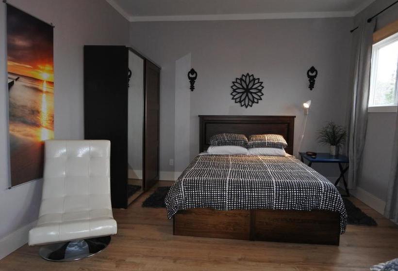 Hotel Black Rooster Guesthouse | Prince Rupert | British Columbia | Canada 11