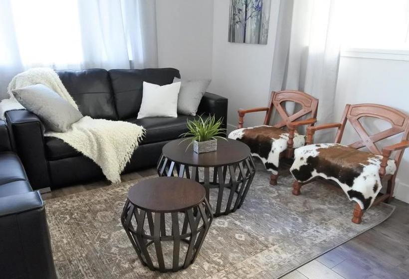 Hotel Black Rooster Guesthouse | Prince Rupert | British Columbia | Canada 2