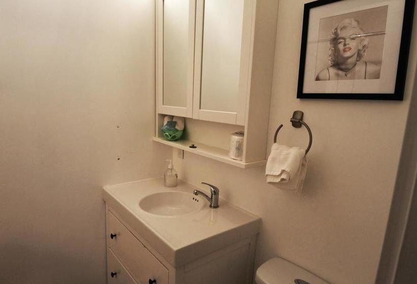 Hotel Black Rooster Guesthouse | Prince Rupert | British Columbia | Canada 8