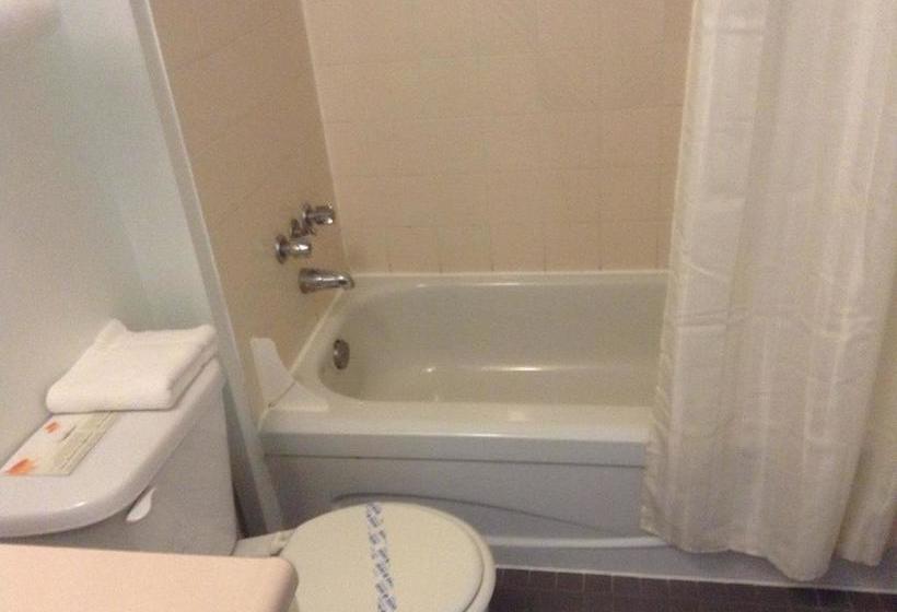 Motel Rayalco | Laurier Station | Quebec | Canada 16