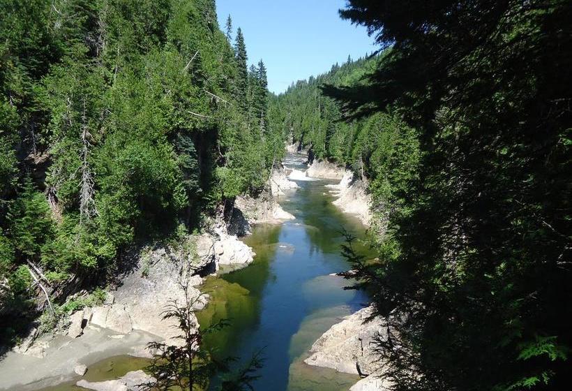 Bed and Breakfast Auberge Du Saumonier Lodge | Gaspe | Quebec | Canada 2