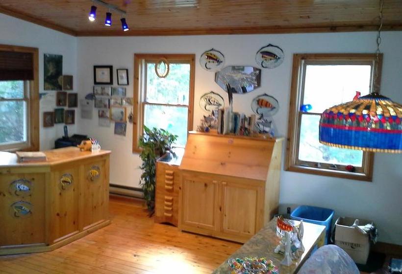 Bed and Breakfast Auberge Du Saumonier Lodge | Gaspe | Quebec | Canada 20