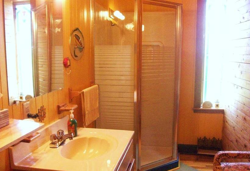 Bed and Breakfast Auberge Du Saumonier Lodge | Gaspe | Quebec | Canada 6