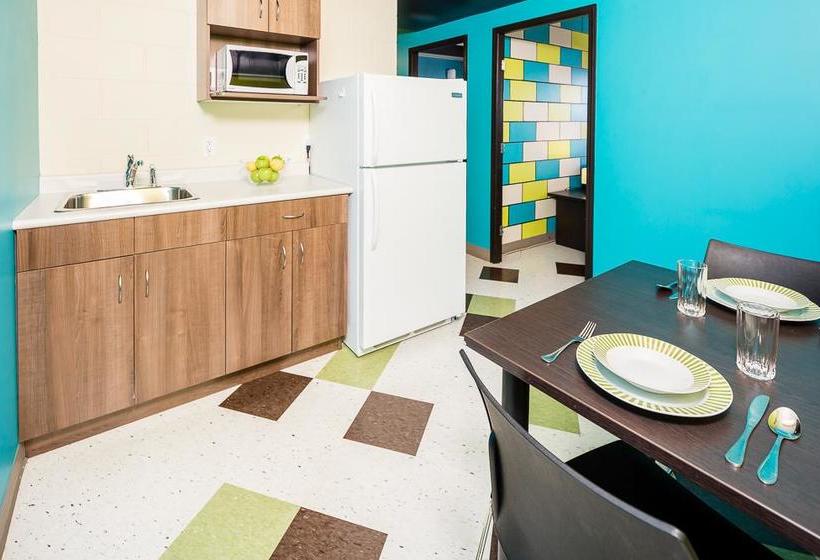 Hostel Uwinnipeg Downtown Accommodations | Winnipeg | Manitoba | Canada 1