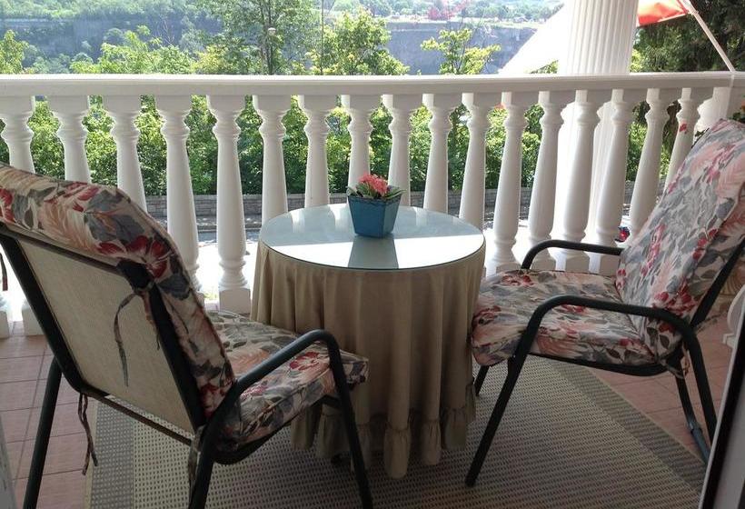 Bed and Breakfast Niagara Classic Inn | Niagara Falls | Ontario | Canada 11