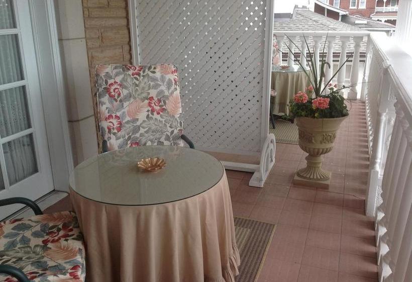 Bed and Breakfast Niagara Classic Inn | Niagara Falls | Ontario | Canada 16