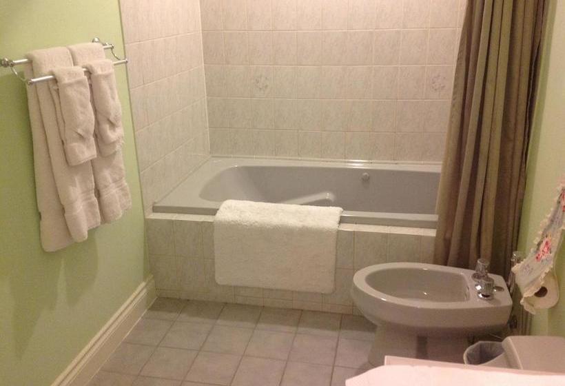 Bed and Breakfast Niagara Classic Inn | Niagara Falls | Ontario | Canada 17