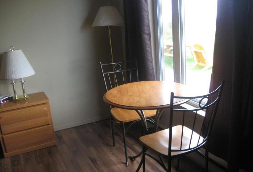 Motel De La Pointe Aux Bouleaux | Baie ste. Carherine | Quebec | Canada 5