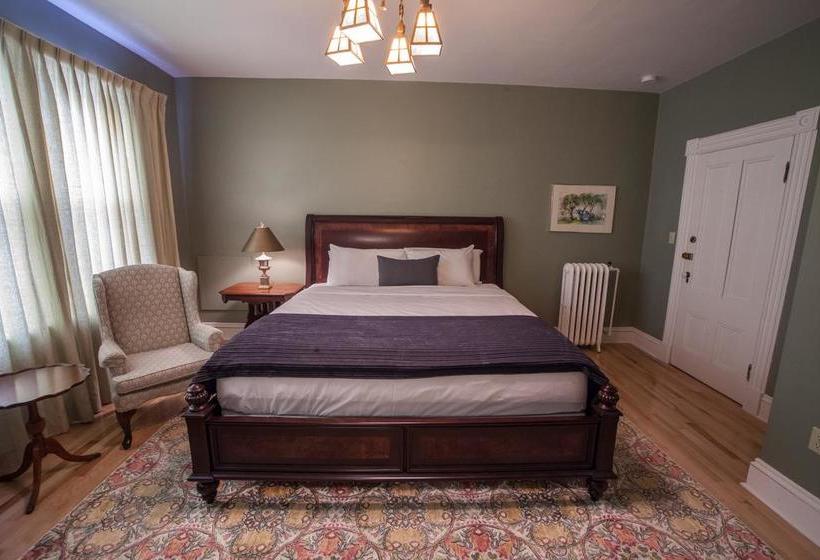 Bed and Breakfast Hillhurst Inn | Charlottetown | Prince Edward Island | Canada 14