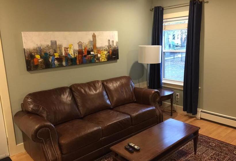 Bed and Breakfast Hillhurst Inn | Charlottetown | Prince Edward Island | Canada 2