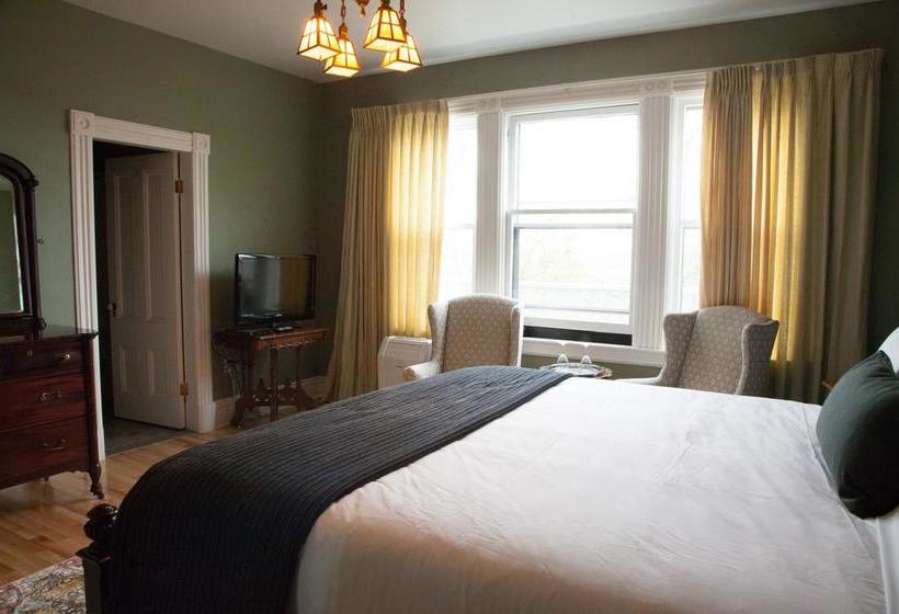 Bed and Breakfast Hillhurst Inn | Charlottetown | Prince Edward Island | Canada 3