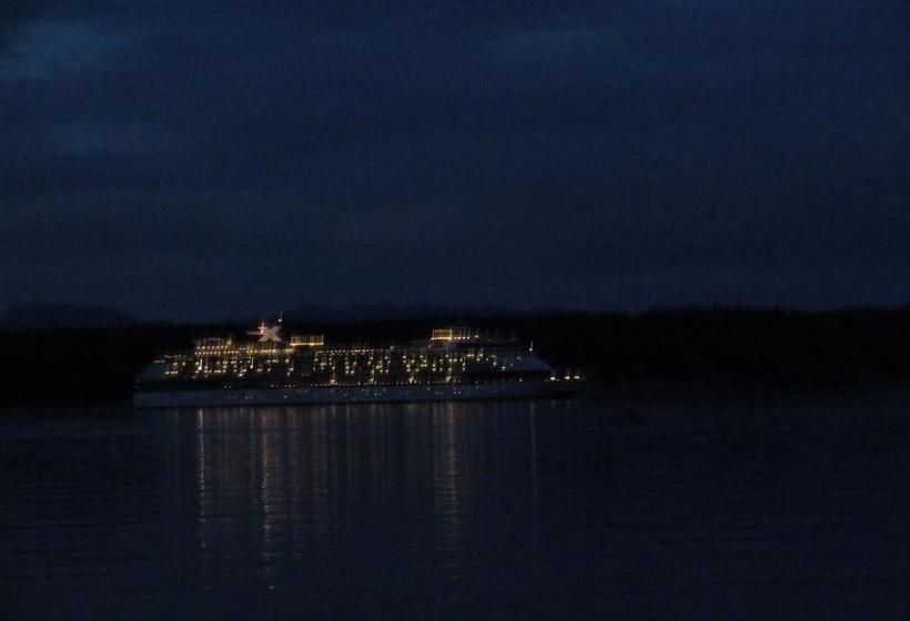 Beachway Vacation Rental & B&b Suites | Campbell River | British Columbia | Canada 9